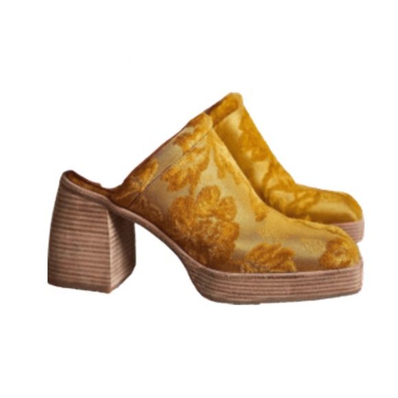 FREE PEOPLE: velvet, size 9, golden yellow, mules, platform - Picture 1 of 1